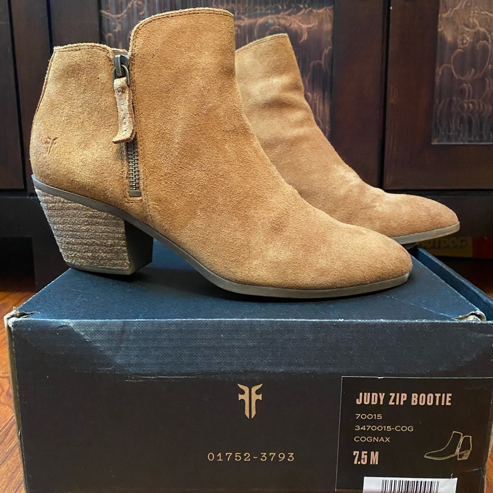 Frye Judy Zip Bootie in Cognac Suede size 7.5